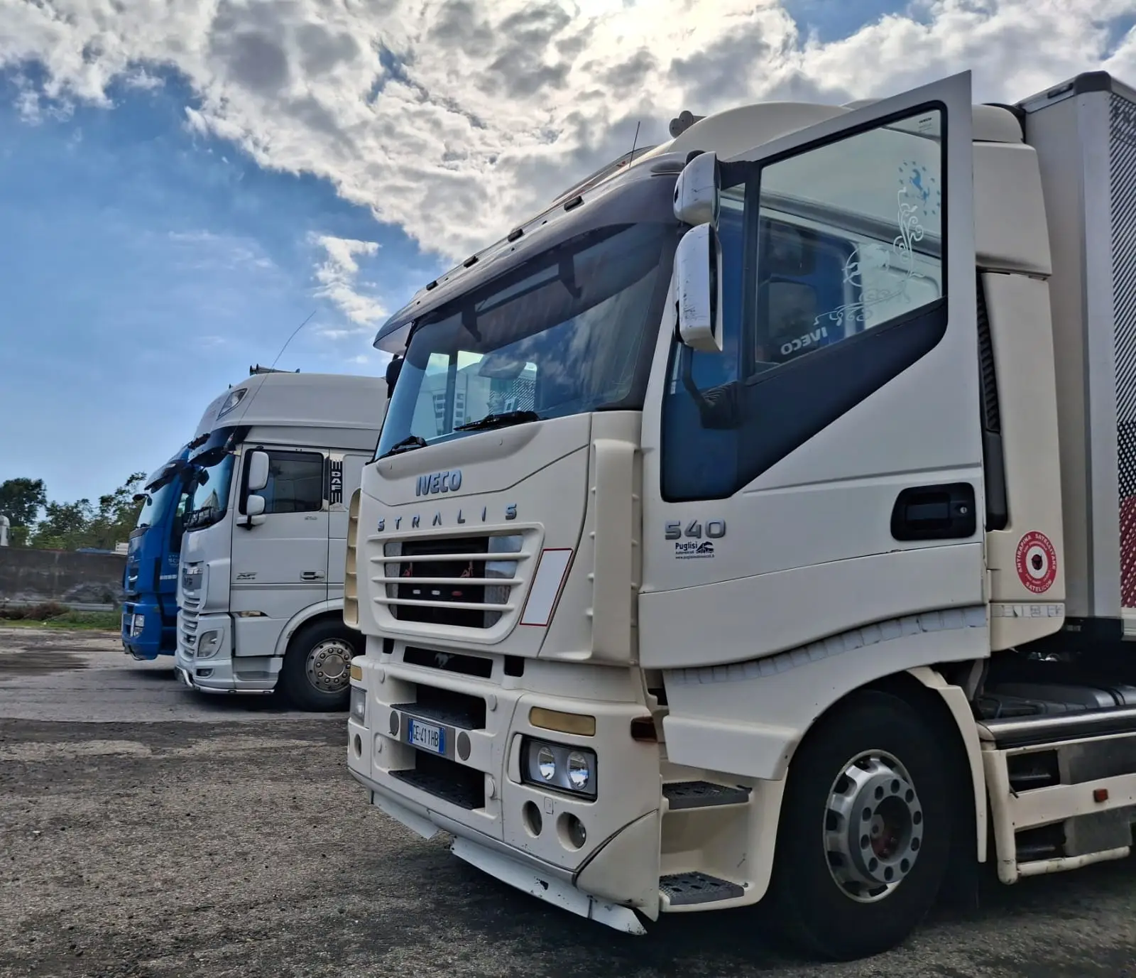Camion della flotta EuroTrasporti per trasporto merci in Sicilia - mezzo 1
