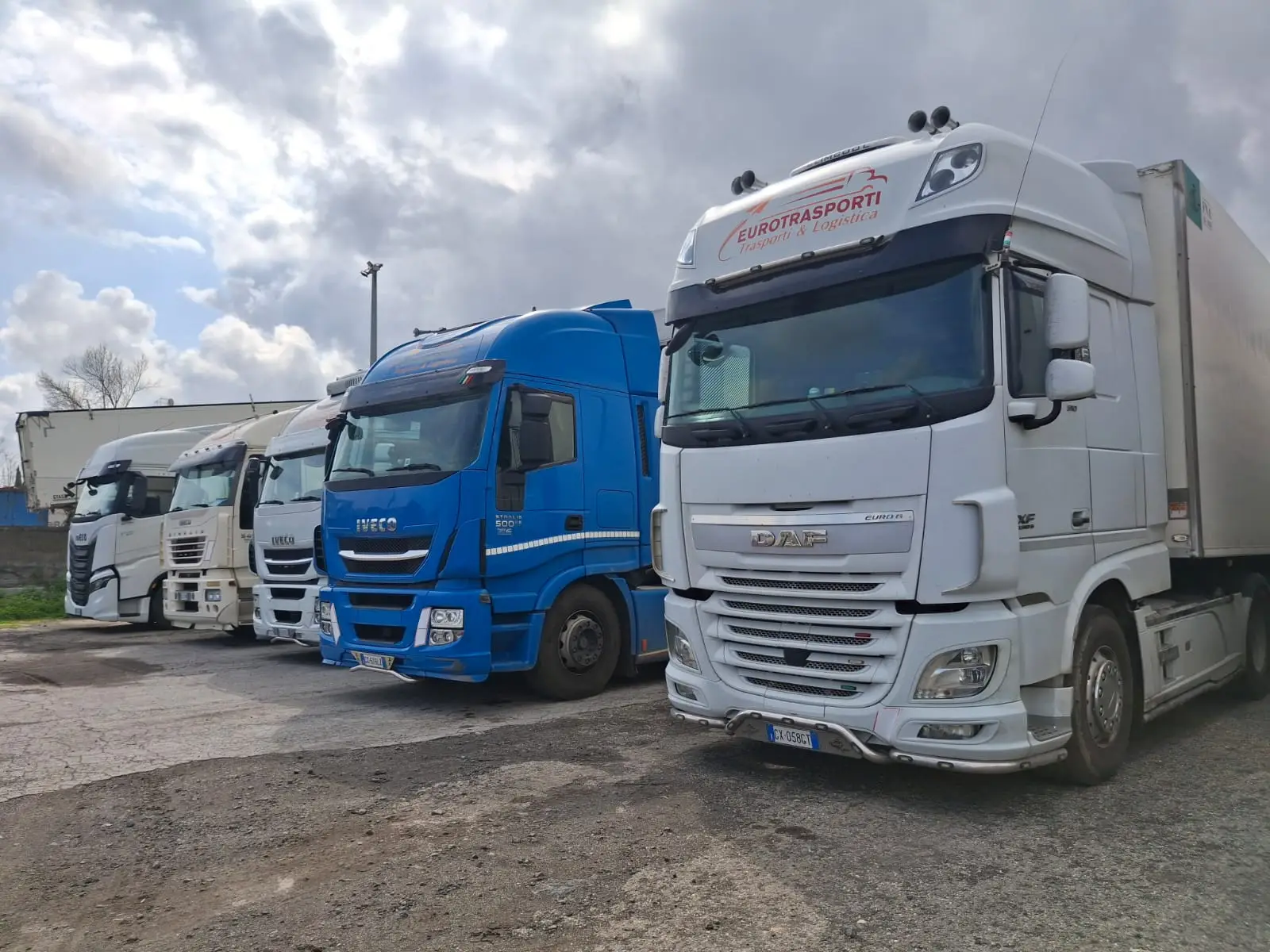 Camion della flotta EuroTrasporti per trasporto merci in Sicilia - mezzo 9